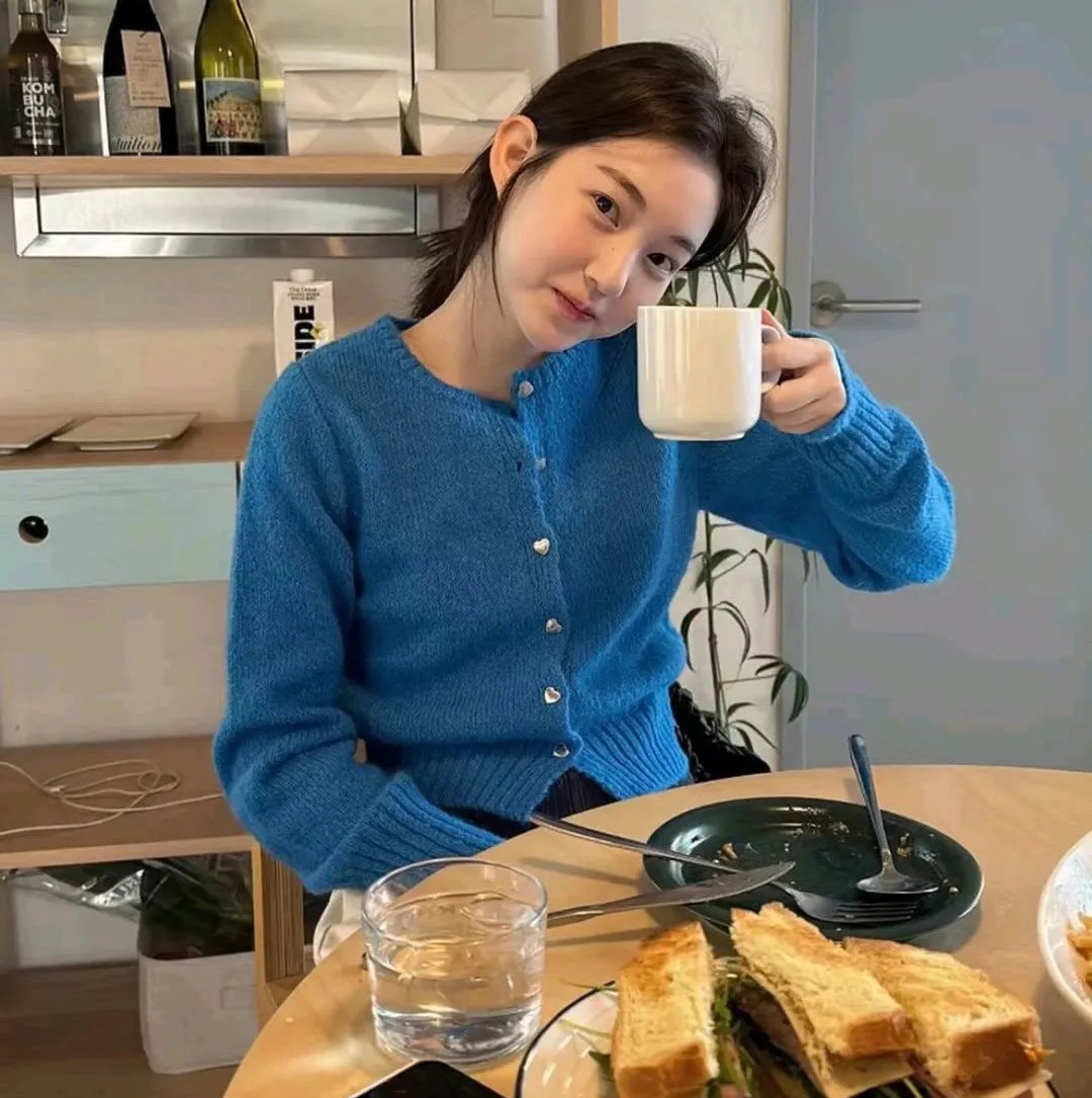 戴红头巾的女孩